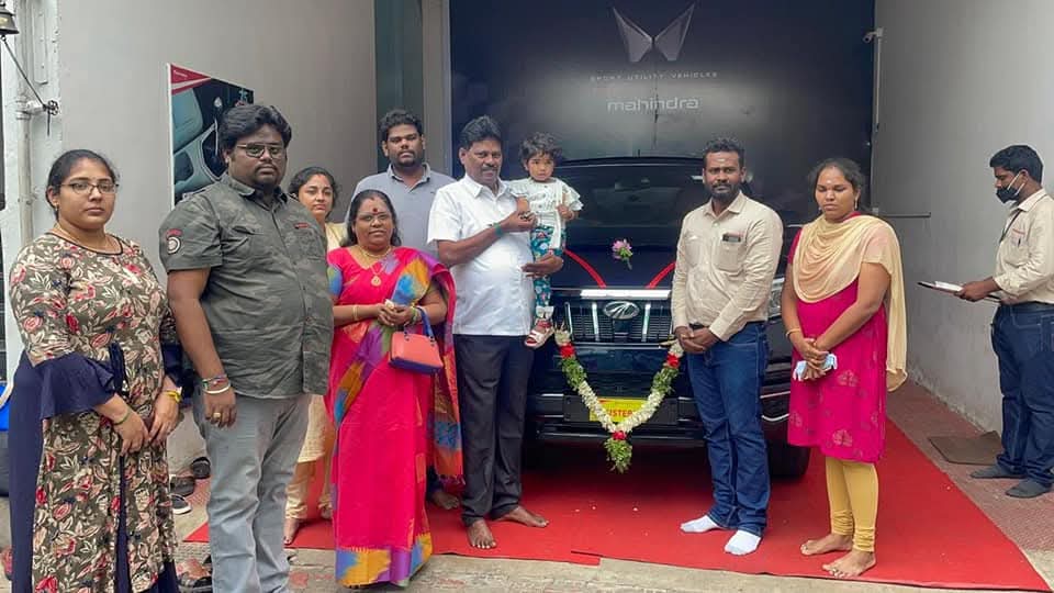 Happy family receives new Mahindra SUV through car loan from Car Loan Madurai – Sakthi Associates