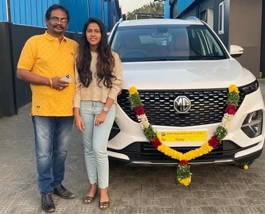 Car loan approved couple taking delivery of MG Hector in Madurai